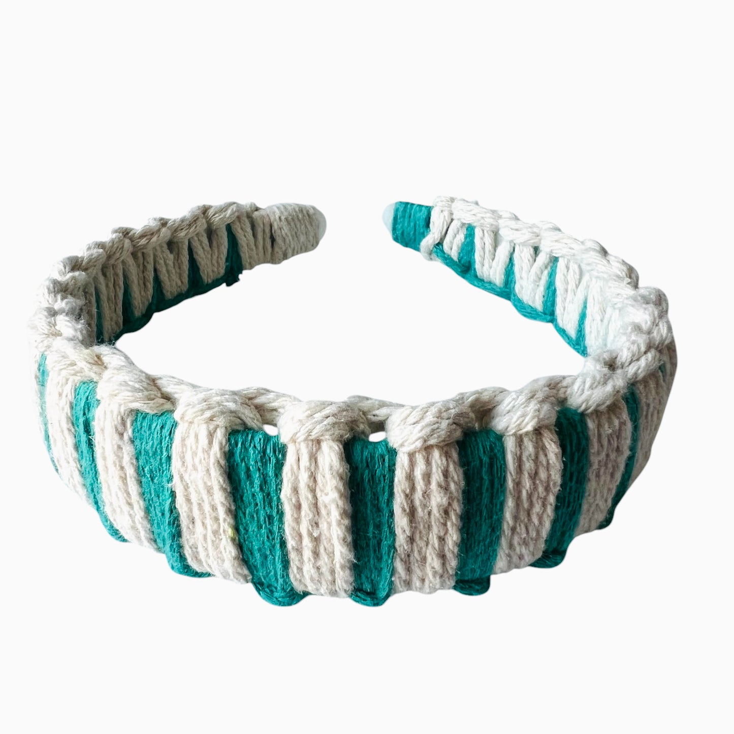 cerchietto in macrame' a righe verde smeraldo e beige grezzo interamente realizzato a mano