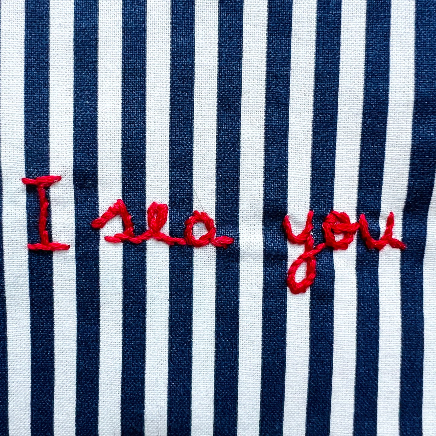 bustina VOLANTS VOLANT a righe blu "i sea you" ricamata a mano