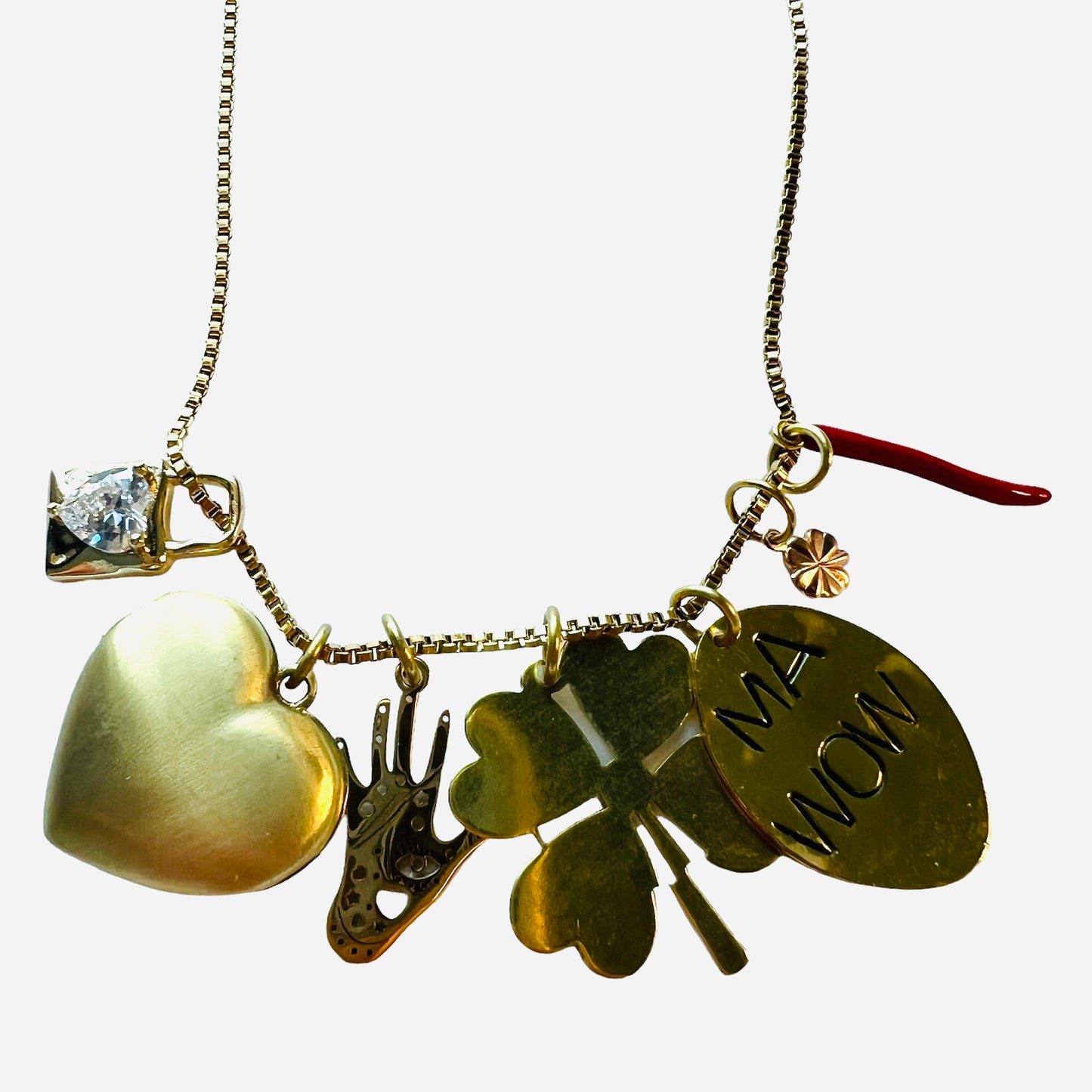 collana lunga MR BIGGY BIJOUX con ciondoli portafortuna e medaglietta incisa a mano " ma wow"