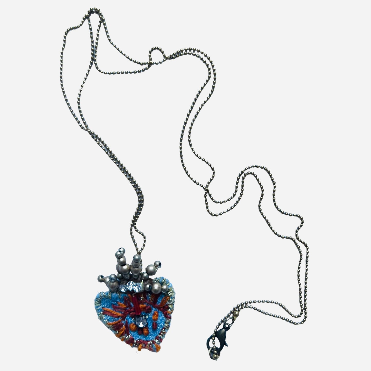 collana lunga PUELLA "cuore petit "con ciondolo ricamato a mano celeste e bruciato, oro con strass e perline