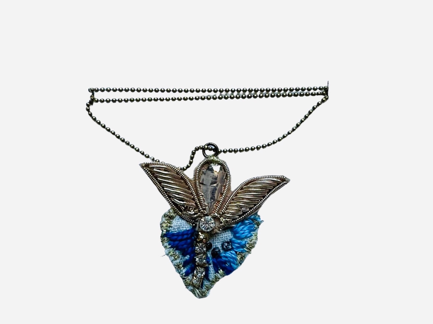 collana lunga PUELLA "cuore petit "con ciondolo ricamato a mano azzurro e oro