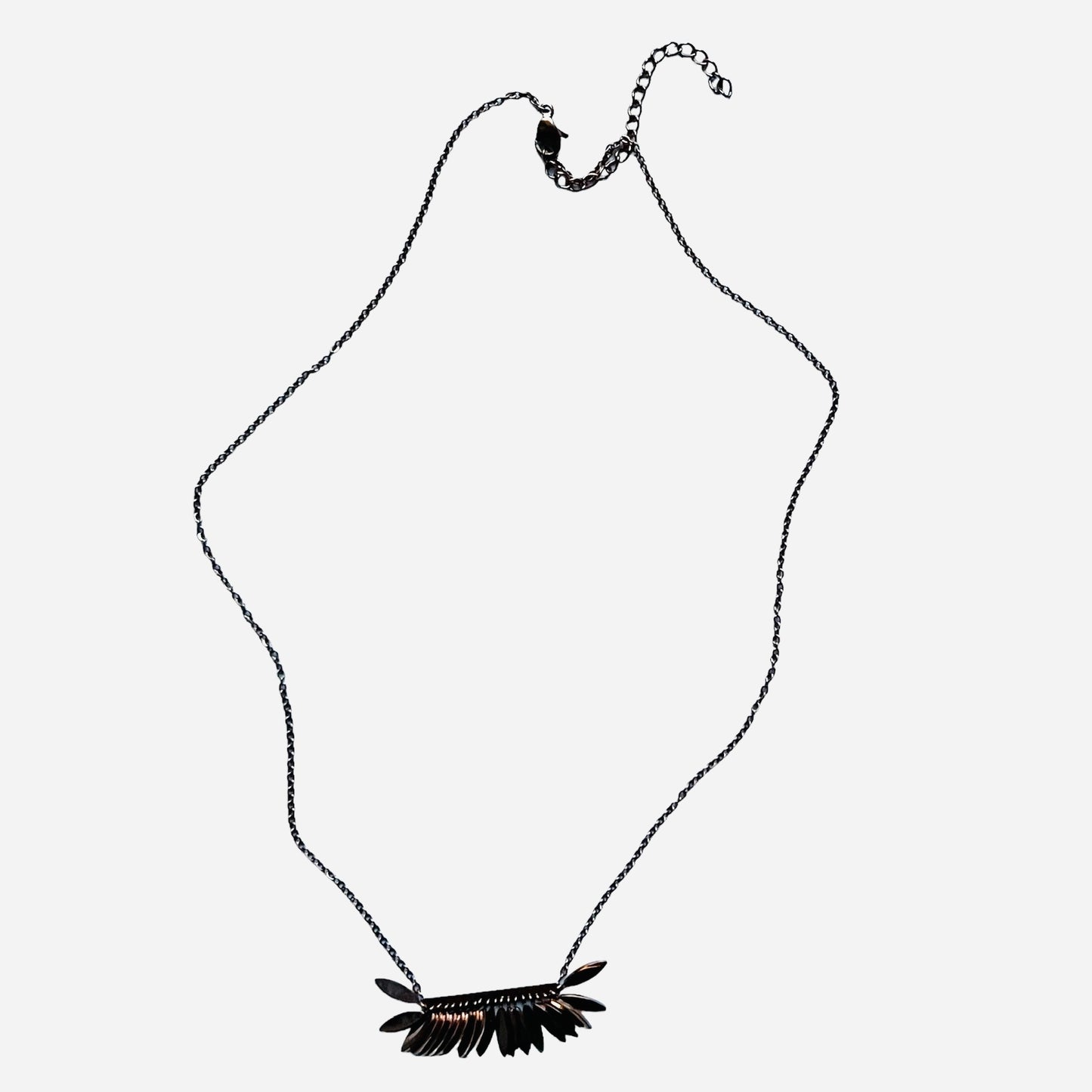 collana VIOLA PISENTI girocollo con inserto in foglie in bronzo sul davanti