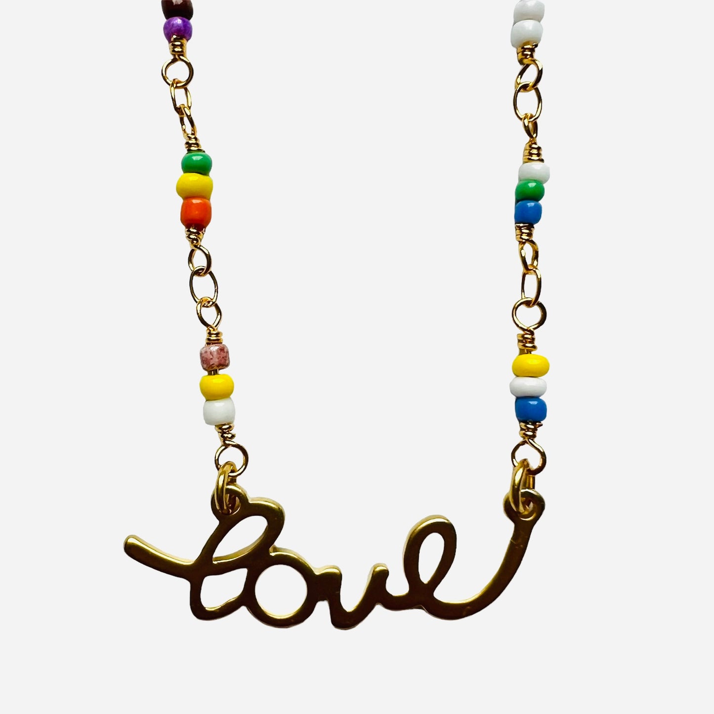 collana girocollo VIOLA PISENTI con inserti in perline multicolore e scritta centrale " love"