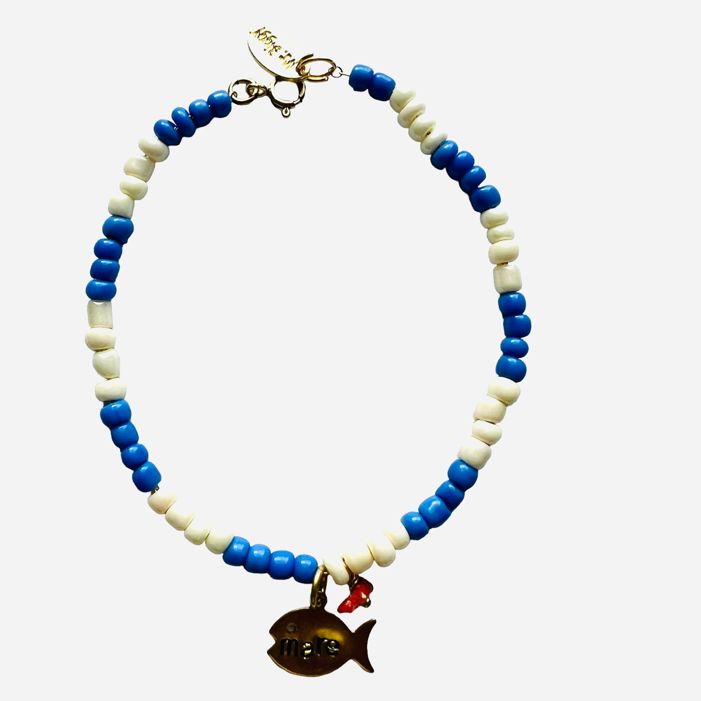 bracciale MR BIGGY BIJOUX perline azzurre e bianco panna e ciondolo pescetto inciso a mano "mare"