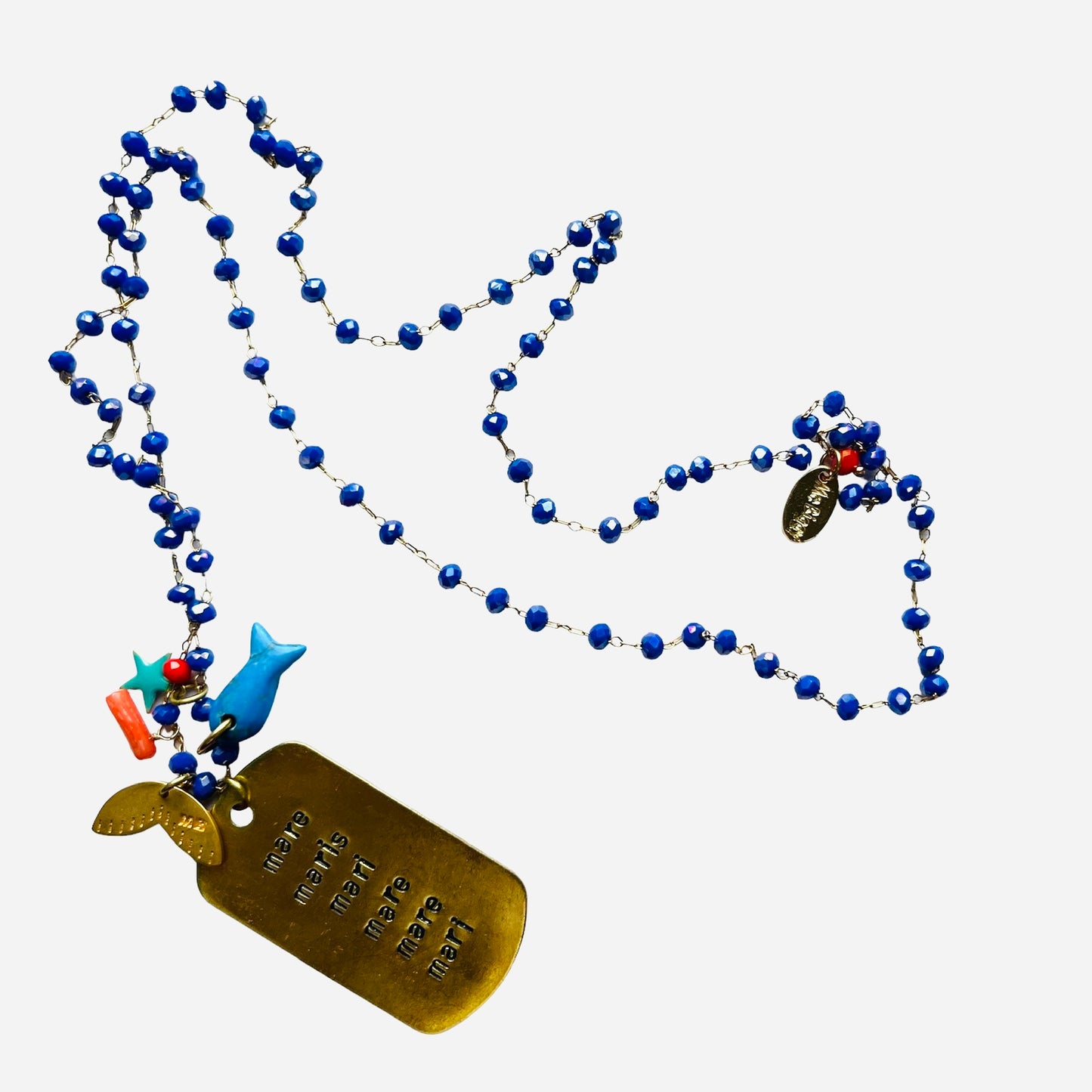 collana lunga MR BIGGY BIJOUX rosario con cristalli blu, ciondoli marinari e medaglietta incisa a mano con la declinazione latina "mare maris..."