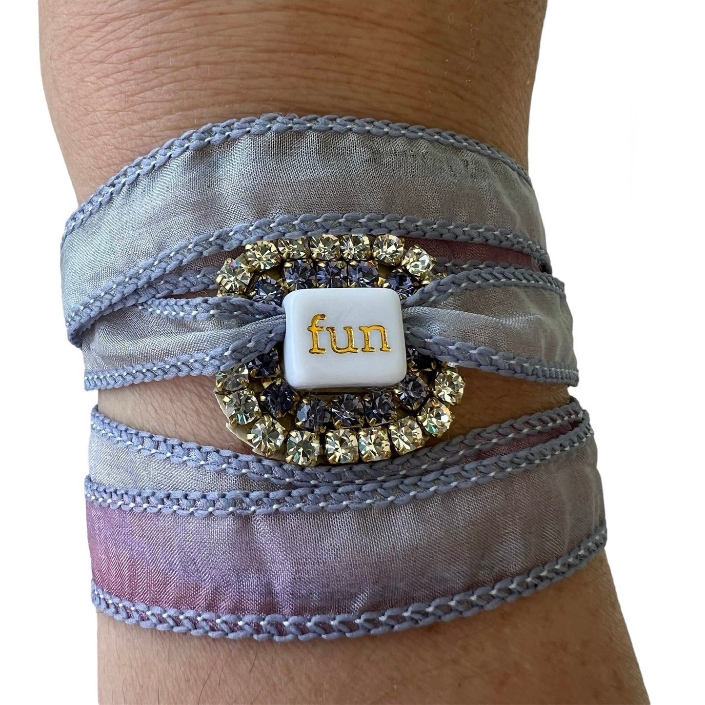 bracciale-nastro TEZEE “fun”in seta sfumata nei toni del lilla