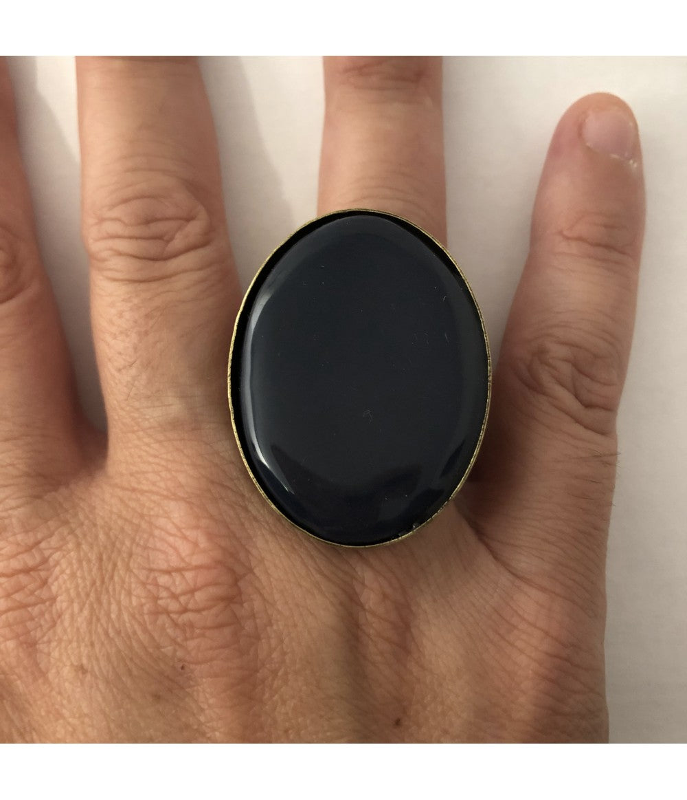 anello TOLEMAIDE con inserto ovale in ceramica blu notte e ottone brunito