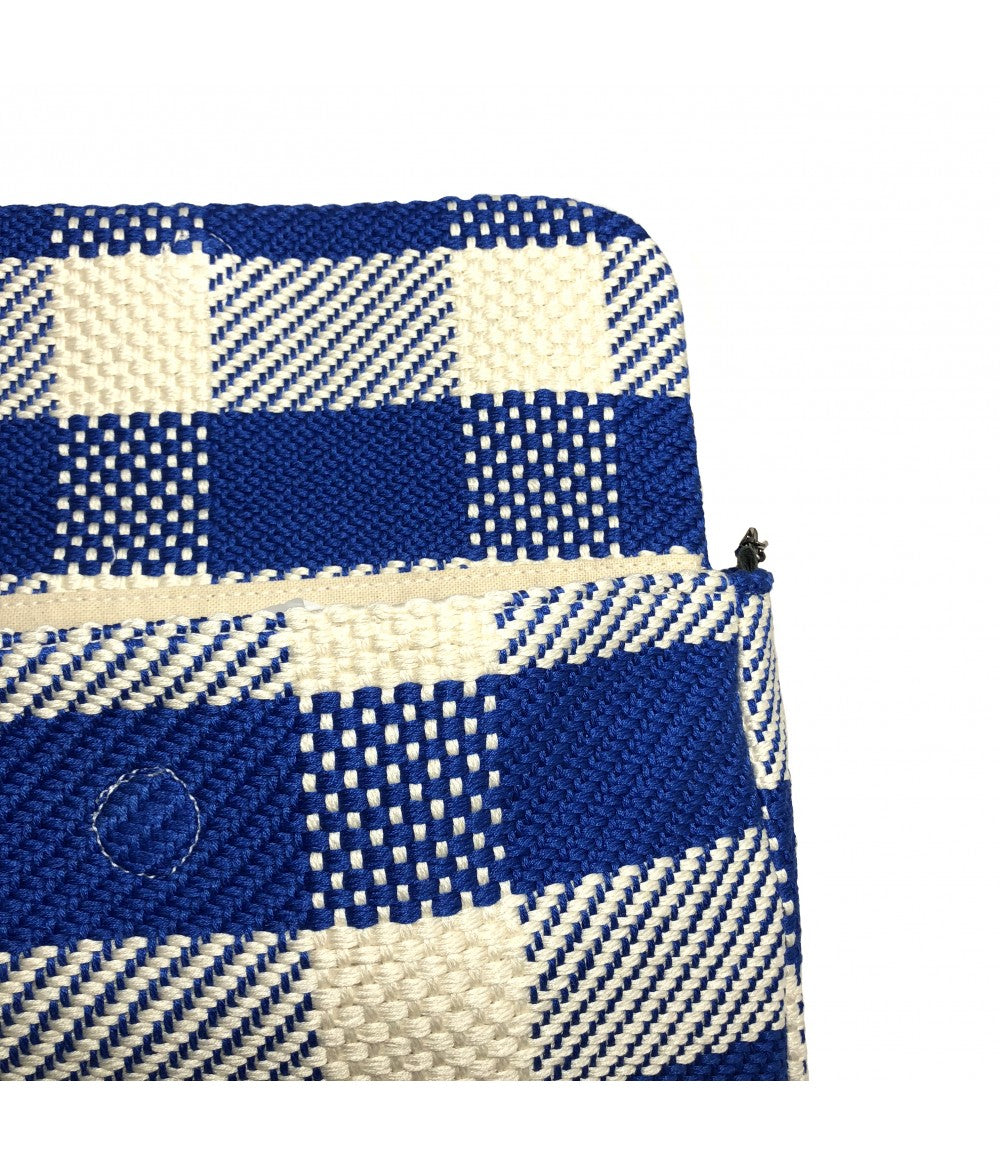 borsa MARIA LA ROSA tessuta a mano a telaio con tracolla a catena e fantasia maxi quadri colore bluette+panna