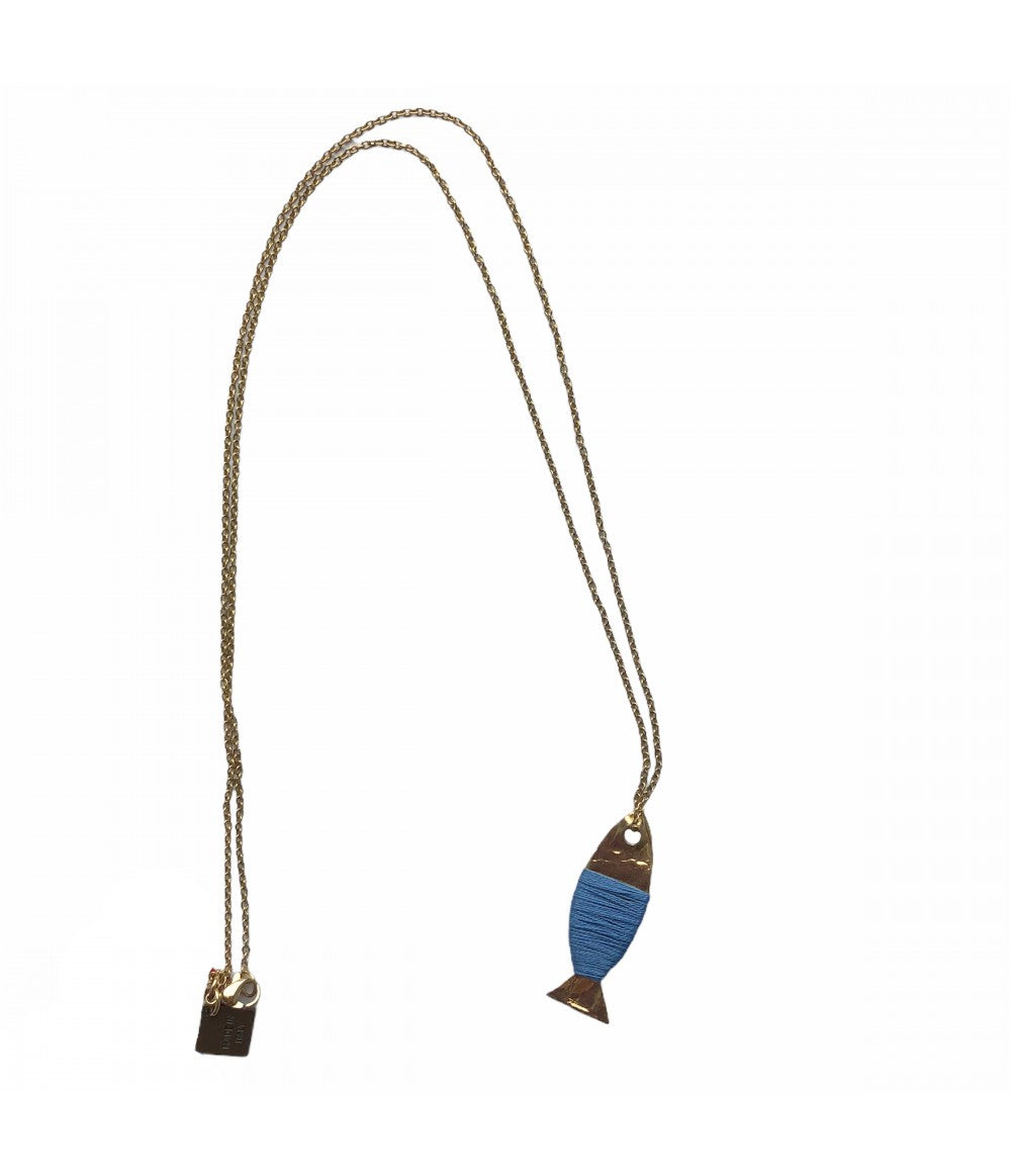 collana MIRIAM NORI con ciondolo pesce in bronzo e filo azzurro