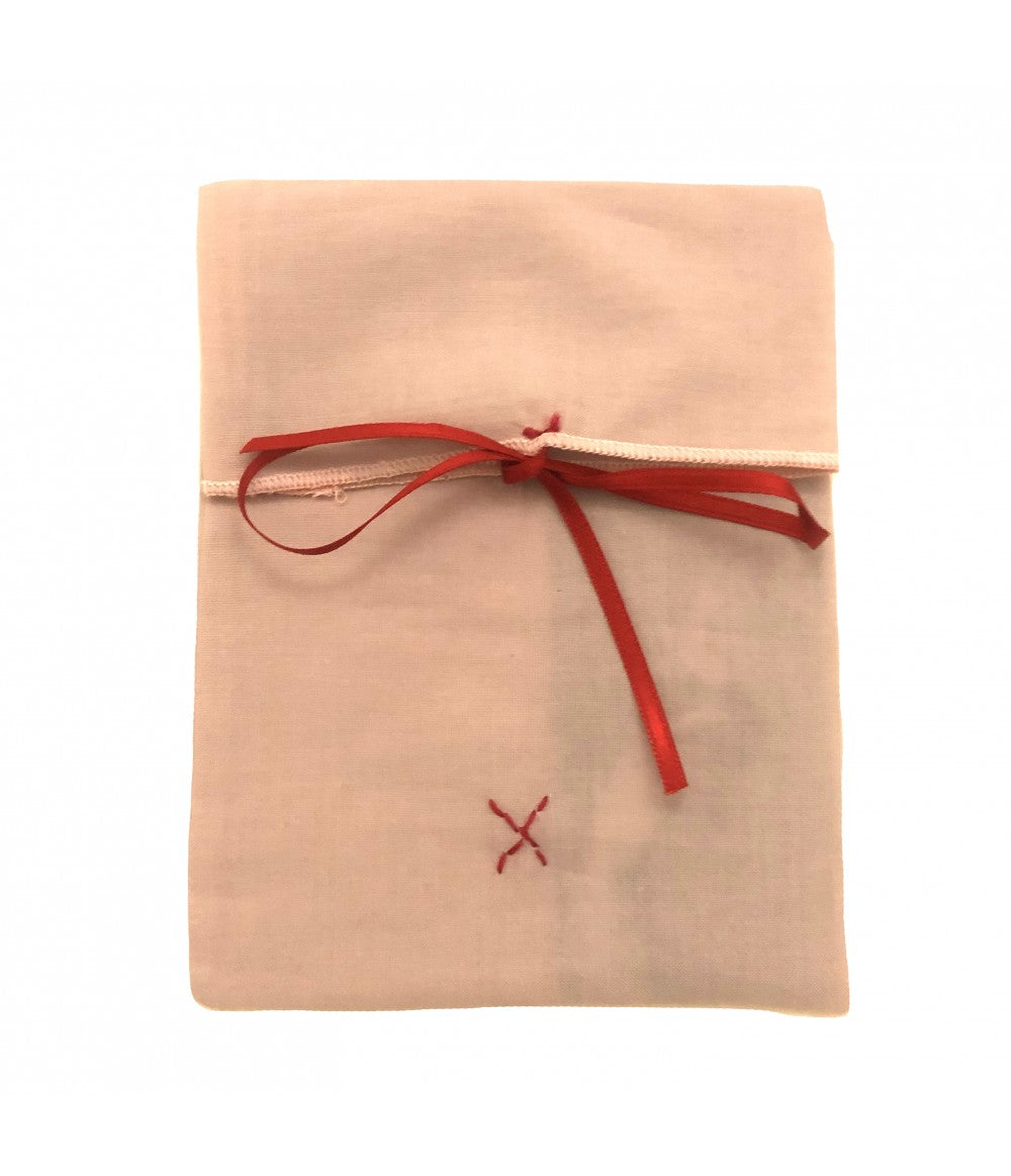 collana PUELLA "cuore sacro" con ciondolo-cuore panna, oro e ricamo rosso e campanellino
