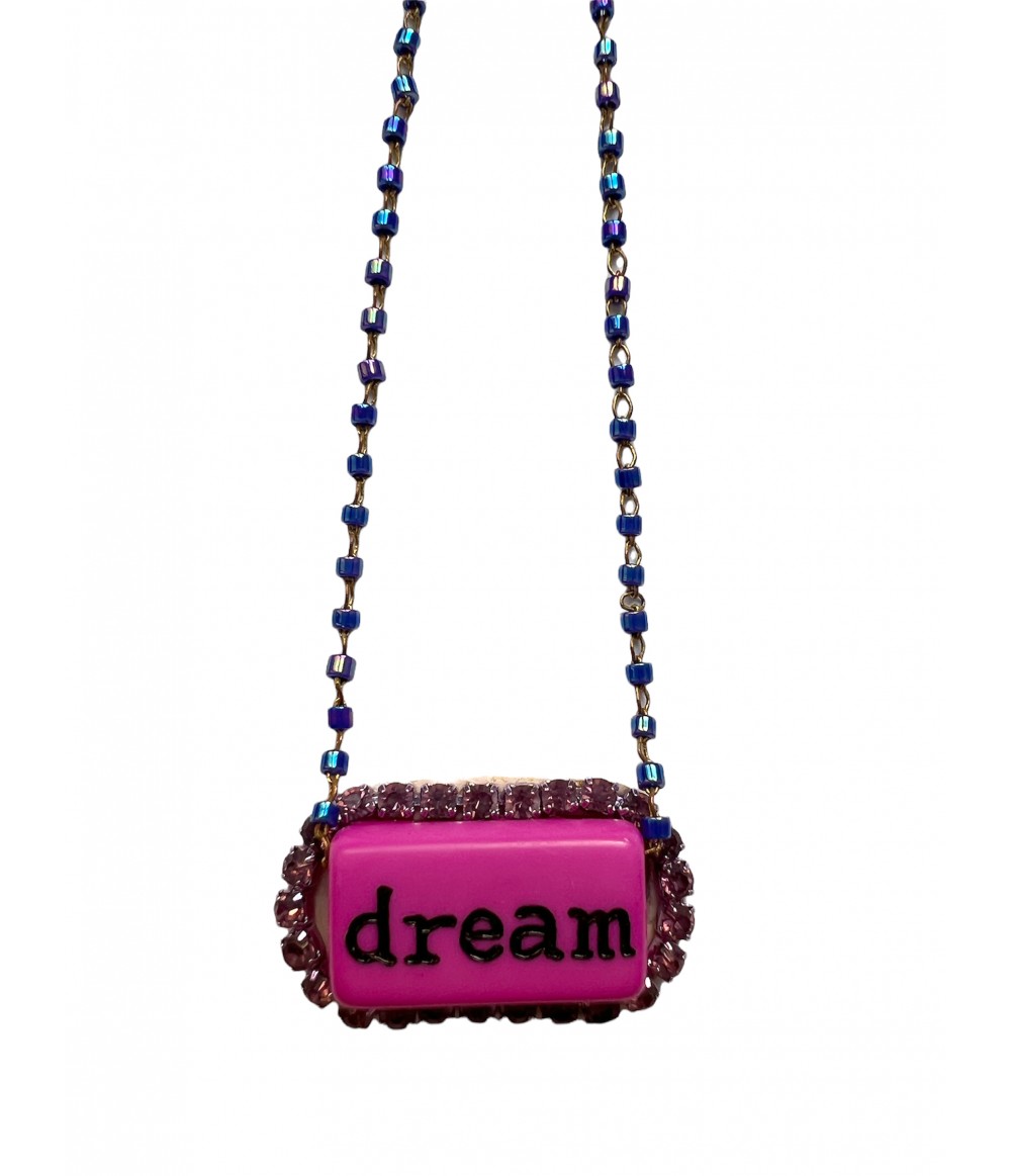 collana TEZEE con piastrina incisa "dream" e strass rosa con catenina di micro cristalli blu