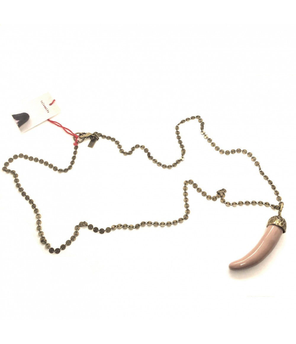 collana TOLEMAIDE in ottone brunito con ciondolo cornetto portafortuna in ceramica rosa petalo
