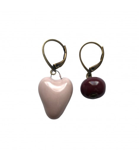 orecchini TOLEMAIDE in ottone brunito con cuore petalo e pallina rubino modellati a mano in ceramica