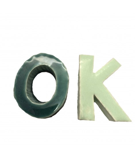 scritta in ceramica MV%CERAMICS DESIGN "OK "verde mare e verde acqua