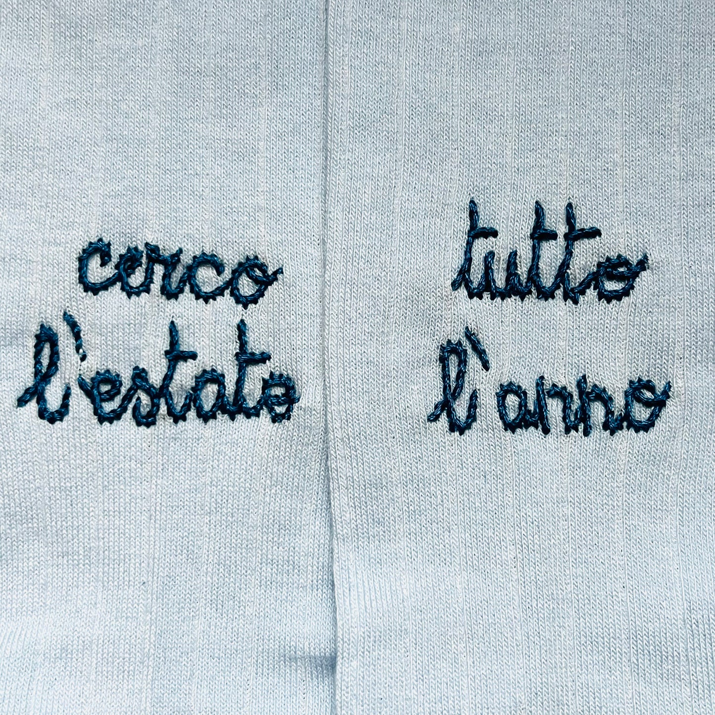 calzini Volants Volant in cotone azzurro chiaro “cerco l'estate tutto l'anno” ricamati a mano