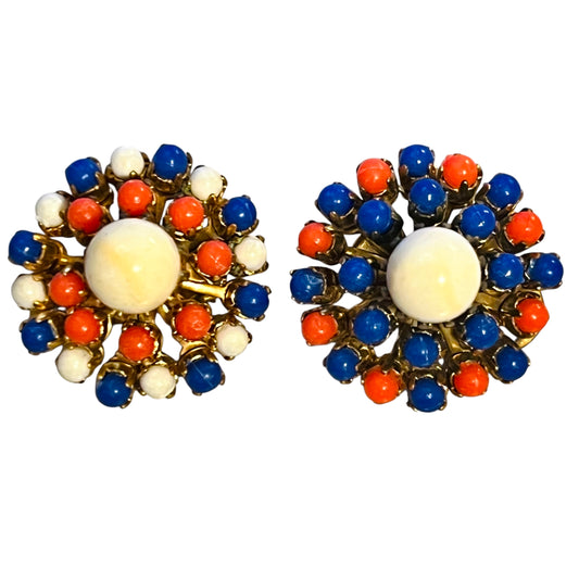 orecchini vintage "spaiati ma accoppiati" con perline corallo, panna e blu