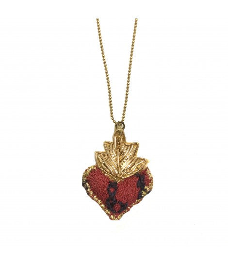 collana PUELLA "cuore sacro" con ciondolo-cuore ricamato fucsia scuro, oro e ricamo viola e campanellino
