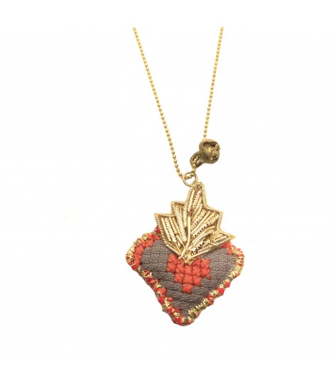 collana PUELLA "cuore sacro" con ciondolo-cuore carta da zucchero, oro e ricamo corallo e campanellino